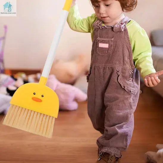 balai enfant petit garçon