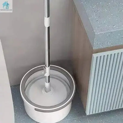balai serpillère contre mur