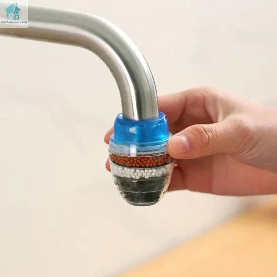 Filtre à eau robinet bleu-mains