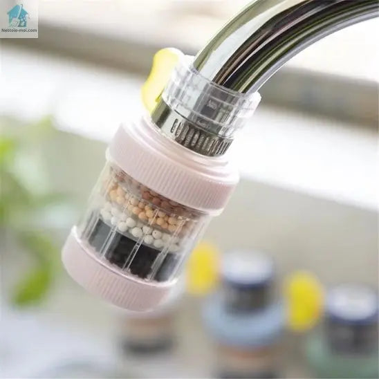 Filtre à eau sur robinet blanc