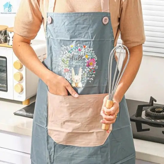 Tablier de cuisine femme fond bleu