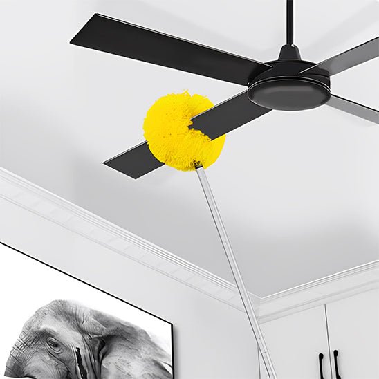 une -tête-de-loup-jaune-nettoie-les-palmes-du ventilateur
